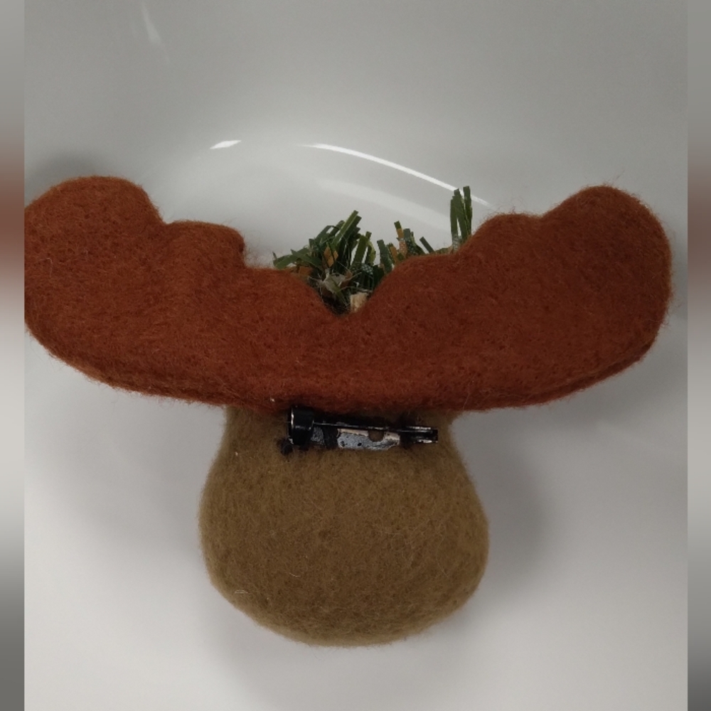 Brown Felt Reindeer Brooch - Picture 2 of 4